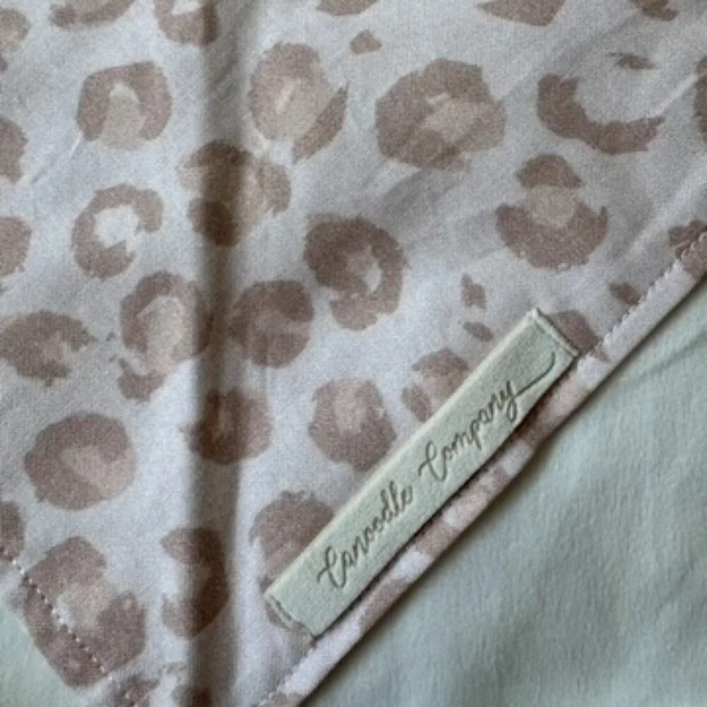 NWT, Canoodle Leopard Pattern Dog Bandana, Pink, Size L